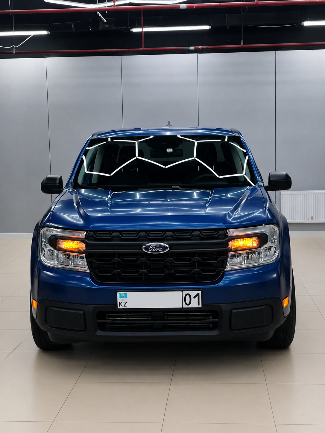 Синий Ford Maverick после тонировки и обработки кузова